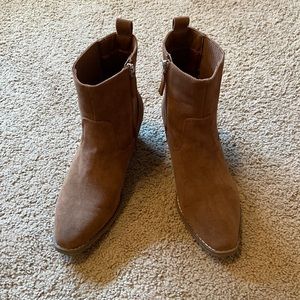 Short brown boots